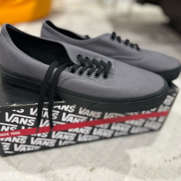 Vans Men’s Authentic Black Hot Sale! - Picture 4 of 5